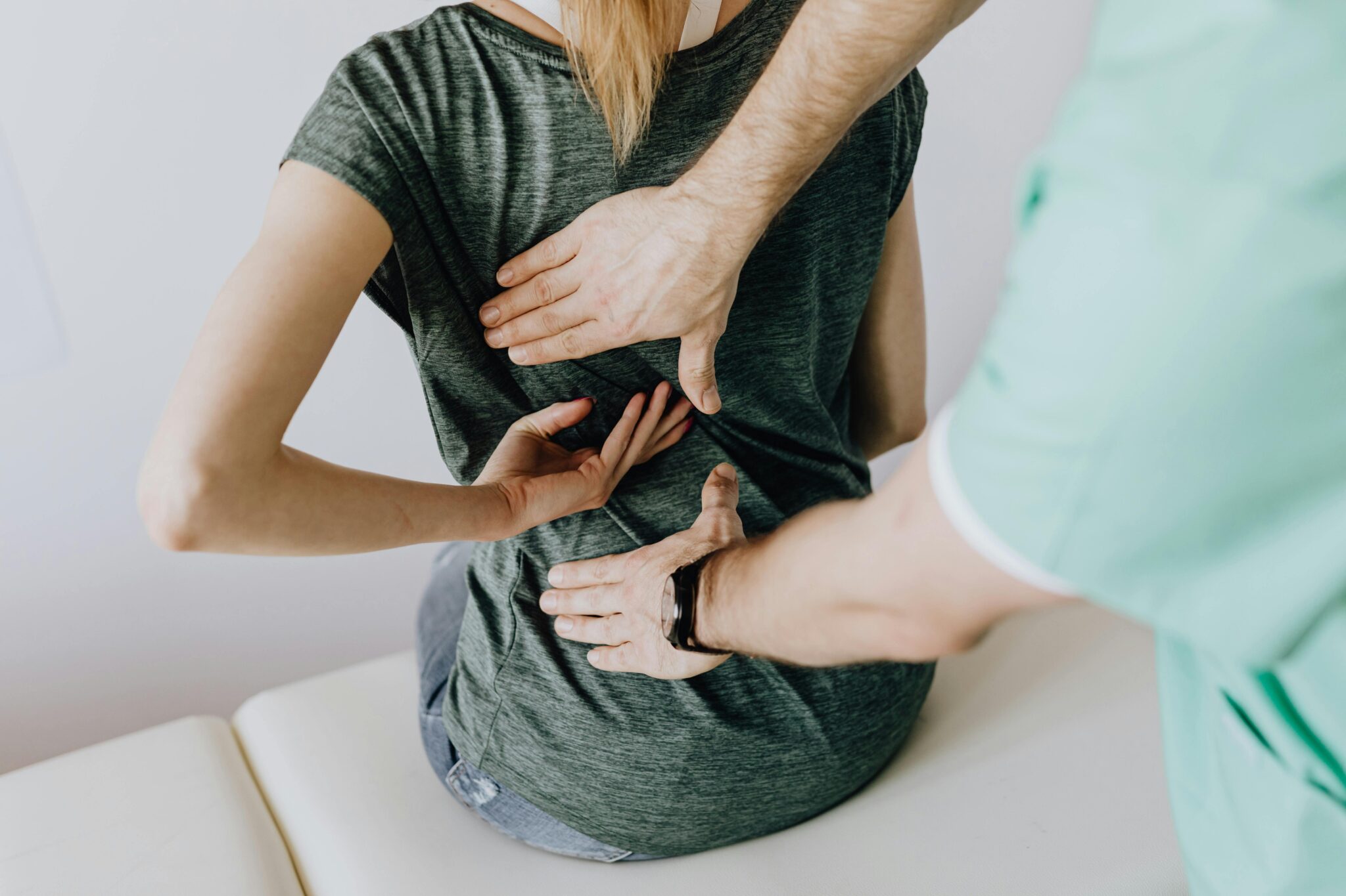Manuele therapie behandeling tijdens fysiotherapie sessie voor beter bewegen